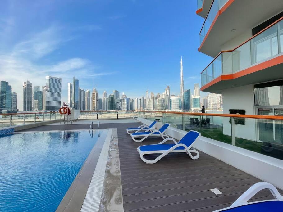 Lively Pop Apartment On The Business Bay Canal Dubai Exterior photo