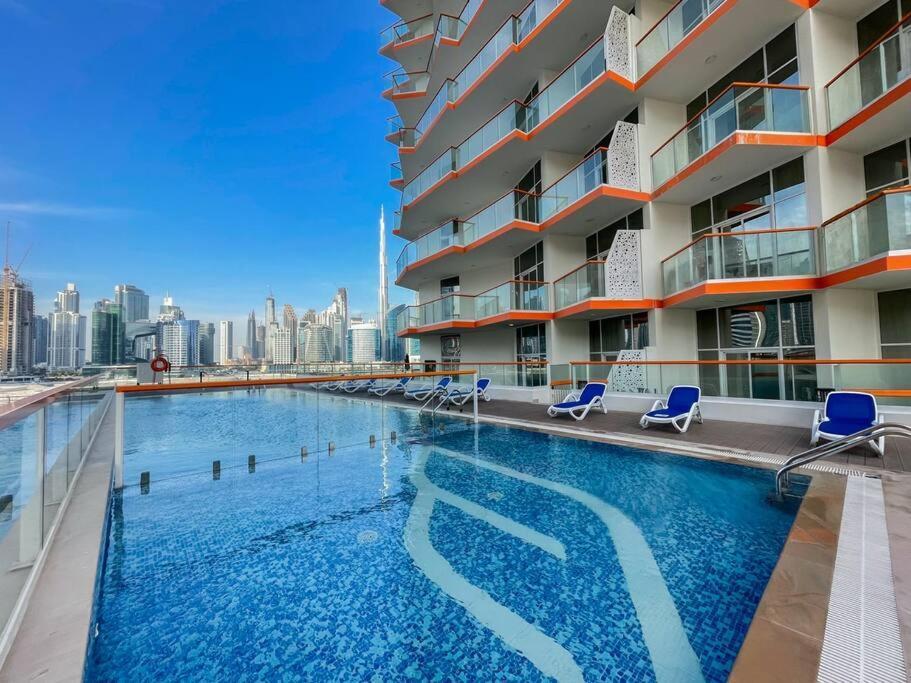 Lively Pop Apartment On The Business Bay Canal Dubai Exterior photo