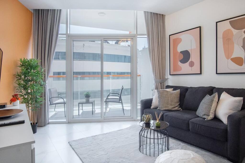 Lively Pop Apartment On The Business Bay Canal Dubai Exterior photo