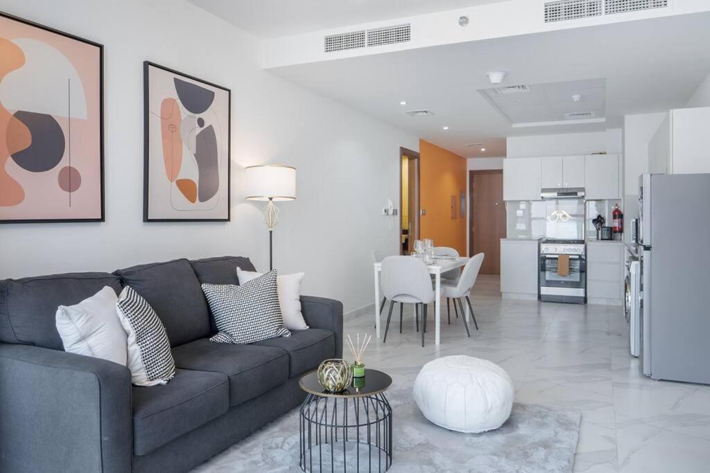 Lively Pop Apartment On The Business Bay Canal Dubai Exterior photo